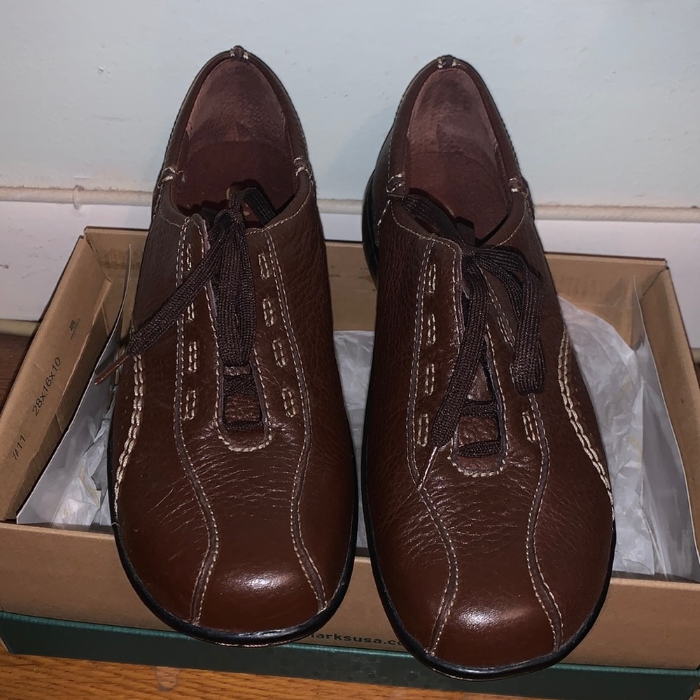 Nib Clarks leather shoes